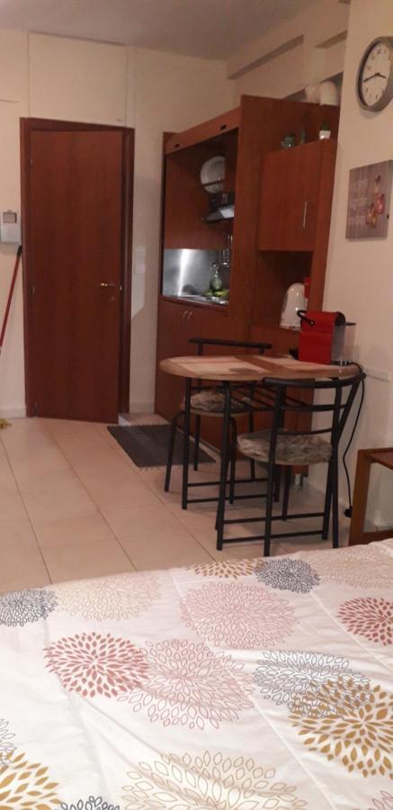 Central Bright Studio With Balkony Apartment Солун Екстериор снимка
